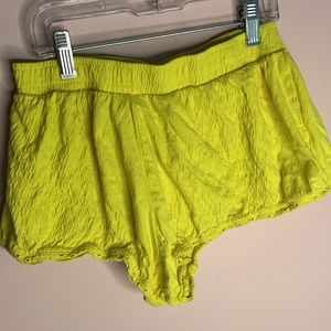 Trendy yellow low waisted shorts